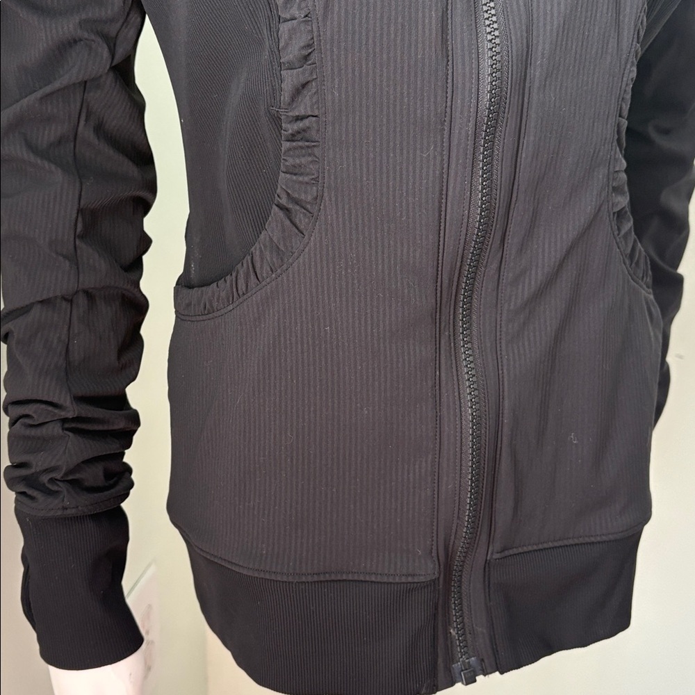 Lululemon reversible dance to studio jacket size 8 - flawed - Picture 4 of 11